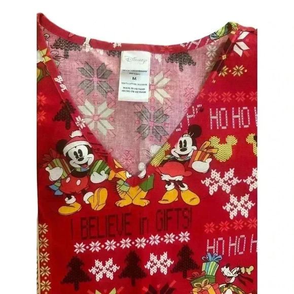 Disney Christmas Scrub Top Red Mickey Pluto Size Medium M Pockets Vneck NWT‎ - Picture 4 of 10